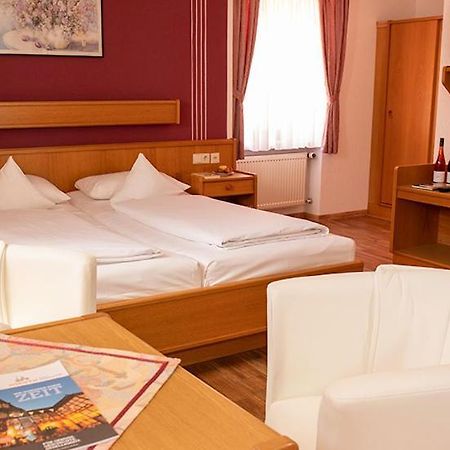 Hotel Garni Zum Hirschen Iphofen Eksteriør billede