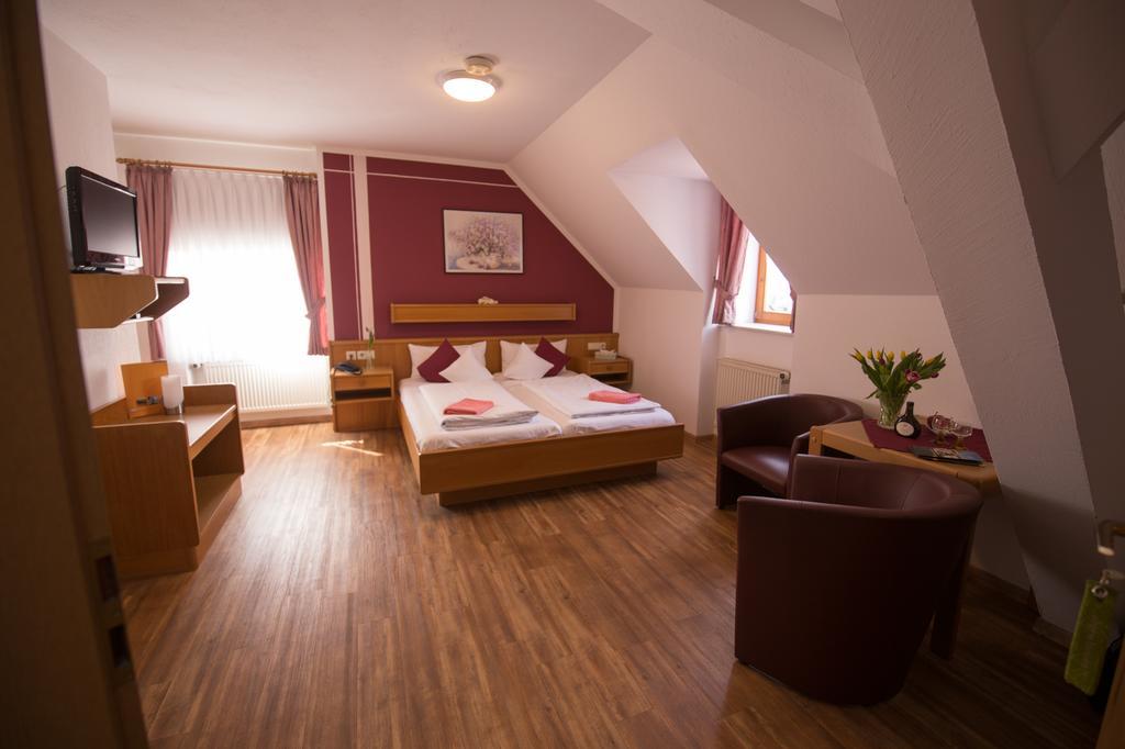 Hotel Garni Zum Hirschen Iphofen Eksteriør billede