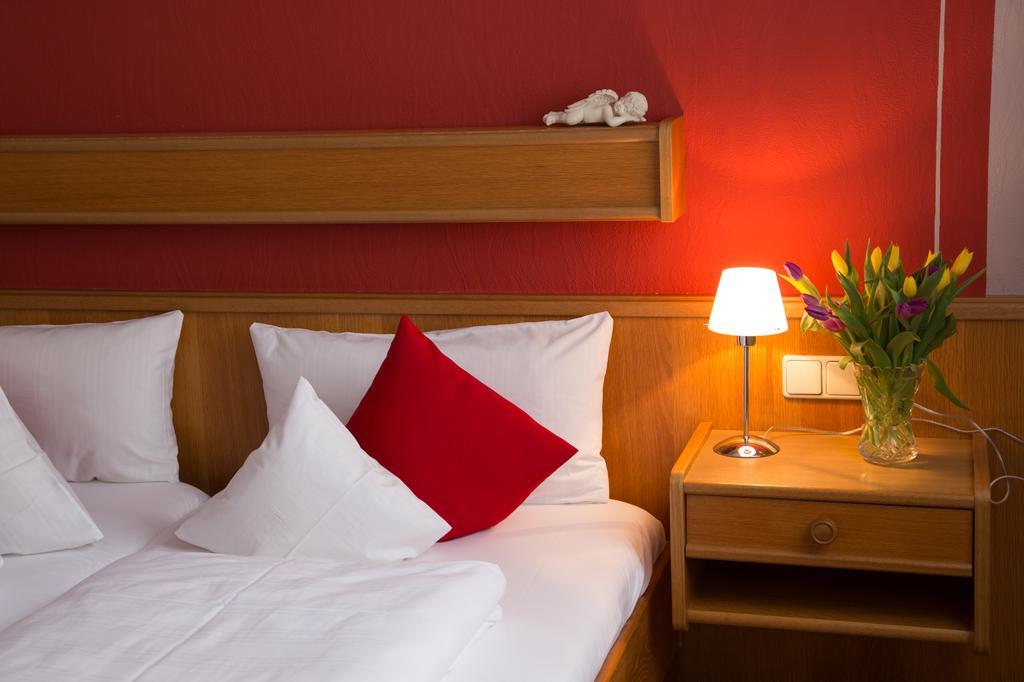 Hotel Garni Zum Hirschen Iphofen Eksteriør billede